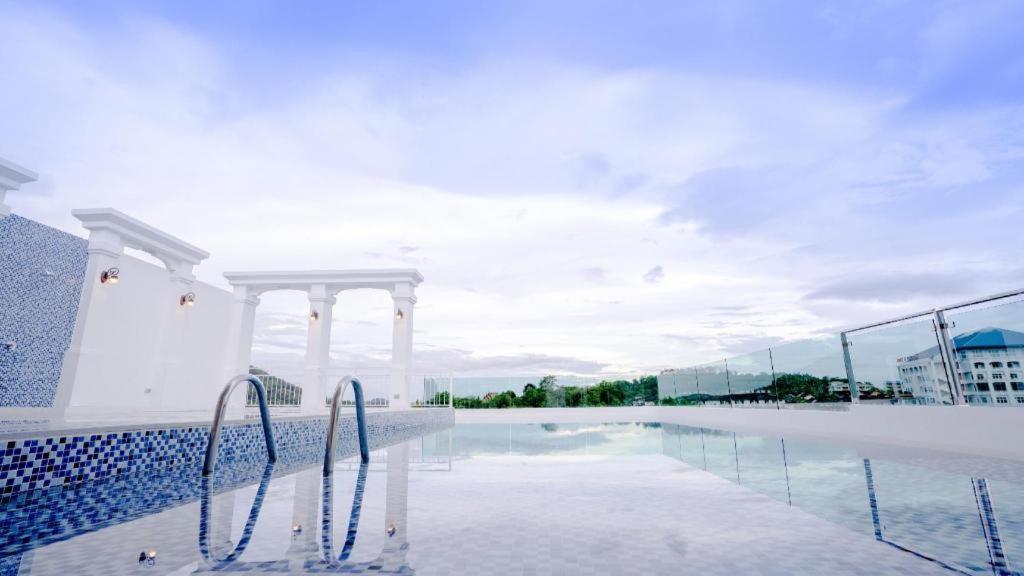 B2 Phuket Premier Hotel Patong Bagian luar foto