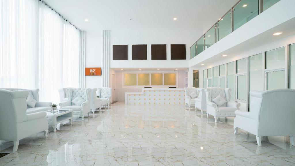 B2 Phuket Premier Hotel Patong Bagian luar foto